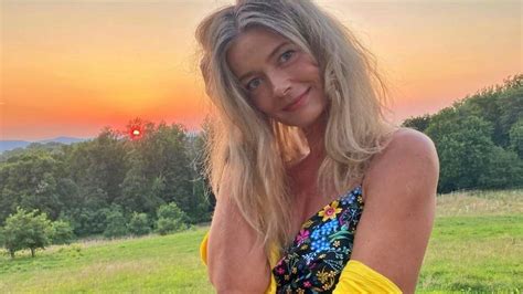 Paulina Porizkova Posts A Crying Selfie As She Gets Candid About Trust After Being Betrayed