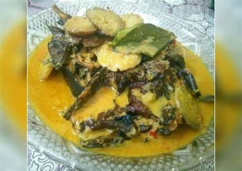 Salah satu hidangan gulai daging yang masih banyak dikenal hingga saat ini adalah hidangan gulai daging sapi. Gulai pedas jengkol campur lele asap(salai) #rabubaru ...