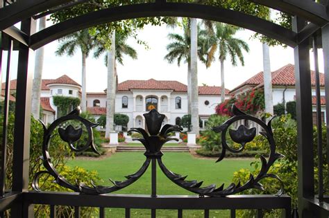 Southwest Daily Images: Do Gates Turn a Big House into a Mansion?