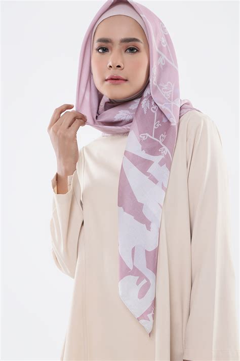 warna jilbab untuk gamis pink muda