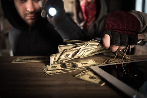 What Are The Differences Between Theft Burglary And Robbery In Ontario
