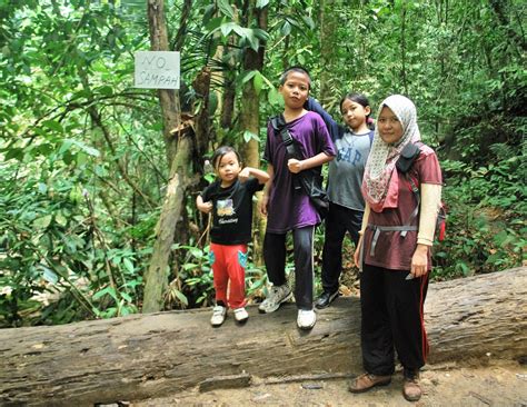 ˈnəgəri səmbiˈlan) is a state in malaysia which lies on the western coast of peninsular malaysia. Hiking & Gardening: Lata Berembun, Negeri Sembilan