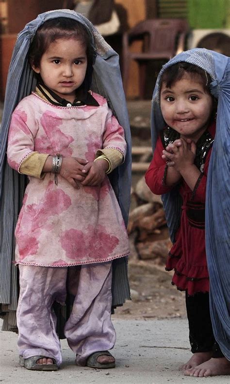 There's no results for kabul, afghanistan. Afganistan girls play house outside. | Kinder dieser welt ...