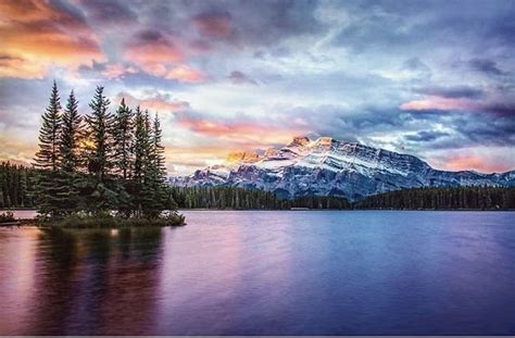 Two Jack Lake Banff National Park Alberta Canada In 2020 Banff