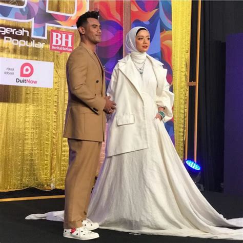 Gaun biru pengantin untuk apa dia berikan. 5 Stail Lain Dari Lain Di Karpet Merah ABPBH-32, Siapa ...