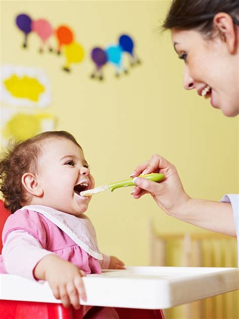 Top 4 Tips And Tricks On How To Feed Baby Solid Foods Indian