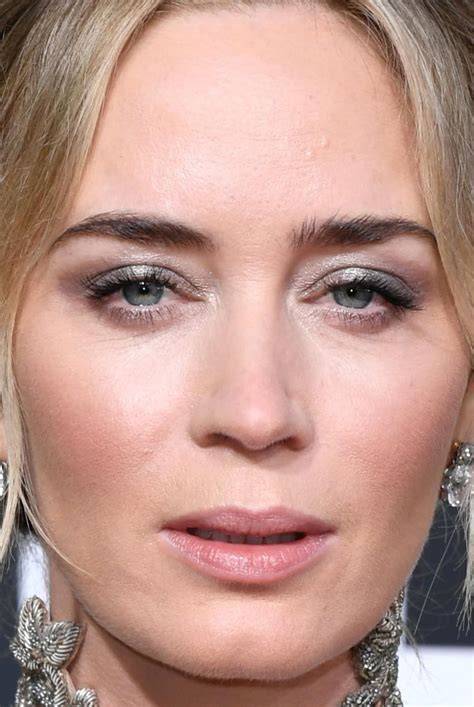 Golden Globes The Best Skin Hair And Makeup Moments As Seen On Instagram Emily Blunt