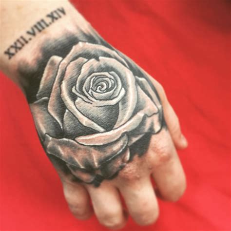 Тату на кисти роза Роза на кисти Значение татуировки