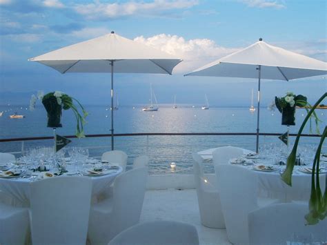 Free private parking is available at the apartment. N°1 Villa de luxe bord de mer pour organisation de soirée ...
