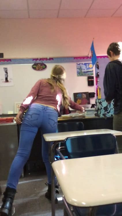 Share These High School Girls With Everyone Tumbex