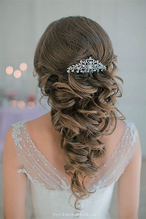 The woman with an oval face has the best of every world. Best Wedding Hairstyles For Every Bride Style 2021 | Hair ...