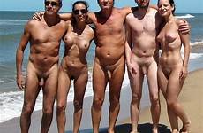 nudi maschi nudista koppels nudist groepen naturist nudists