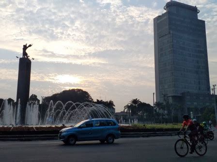 Dikutip dari kompas.com, wilayah dki jakarta diprediksi berawan pagi ini. BMKG Prakirakan Hari Ini Cuaca Jakarta Cerah Berawan - Indopolitika.com Jakarta