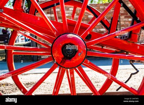 Retro Red Wagon Wheel Extreme Closeup Stock Photo Alamy