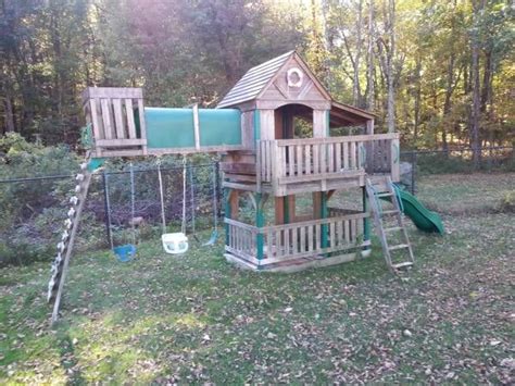 Swing Set Clubhouse Idea House Styles Club House Swing Set