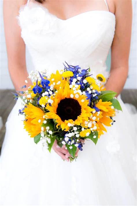 There's hardly a more cheerful flower than the sunflower; 42 Brilliant Sunflower Wedding Bouquets For Happy Wedding ...