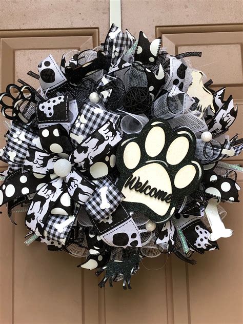 Dog decor, low prices, free shipping & 24/7 advice, buy now! Dog themed wreath Pet Wreath Pet Themed wreath pet therapy ...
