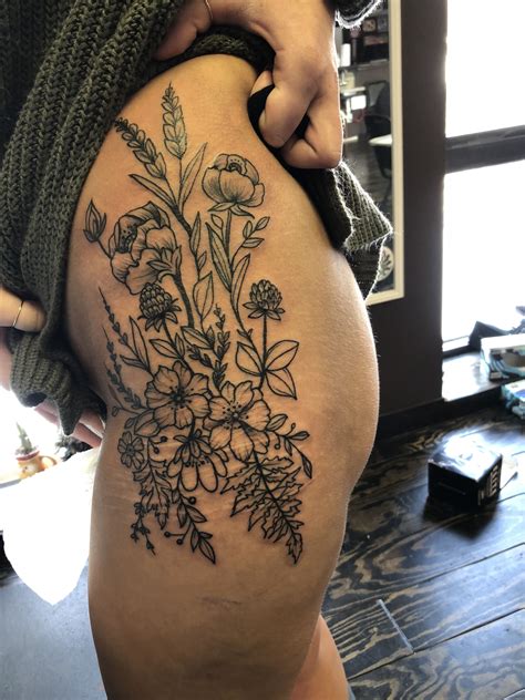 Details 76 Flower Tattoo Hip Best Incdgdbentre