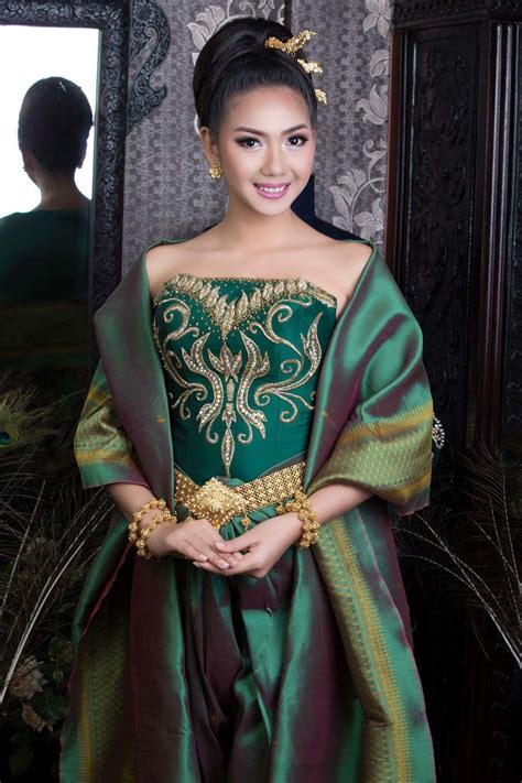 pin-by-cambodai-khmer-on-ស្រីខ្មែរ-traditional-outfits,-traditional-dresses,-asian-outfits