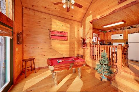 Smoky Mountain Romance Cabin In Gatlinburg W 1 Br Sleeps4