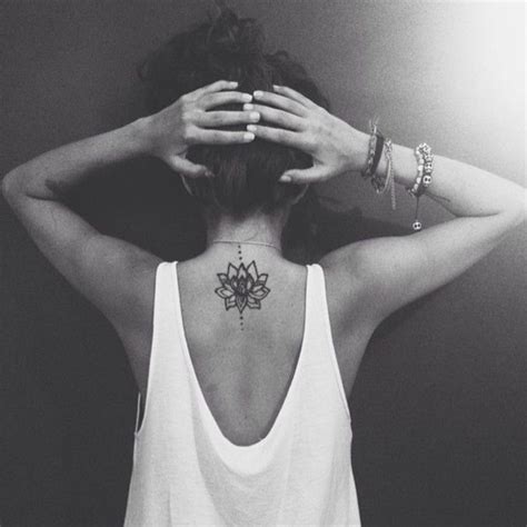 20 idées de magnifiques tatouages discrets | Tatouage nuque, Tatoua