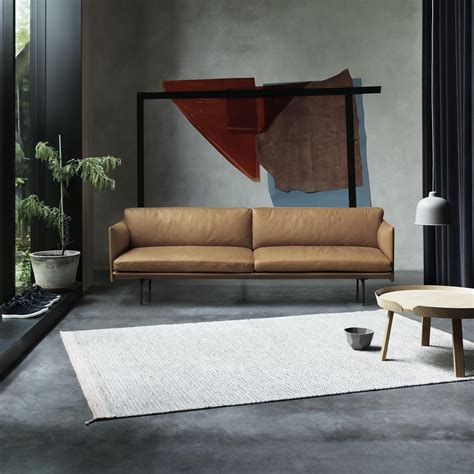 Can the sofa stand up to my pets? Muuto Outline Sofa 3 Seater | AmbienteDirect