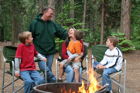 Calaveras big trees houses two main developed campgrounds—the north grove and oak hollow campgrounds—with a total of 129 campsites that make for an unparalleled camping adventure. Big Trees Campgrounds - camp among giant sequoias