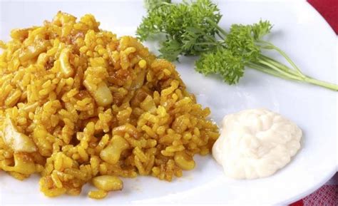 Aprende a cocinar las alcachofas y consigue cocer las alcachofas de forma correcta para poder comerlas sin problemas e incluirlas en recetas con se pueden cocinar a trozos o enteras, a la plancha o en salsa, incluso podemos convertirlas en purés o sopas junto a otros ingredientes. ¿Cómo se prepara la paella valenciana? | Cocina