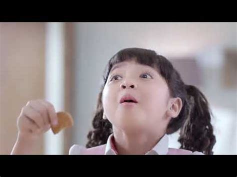 Biskuit roma kelapa•dark coklat (saya pakai coklat merk tulip)•white coklat•margarin secukupnya cairkan (jangan terlalu banyak. Iklan Roma Kelapa Celap Celup 2019 - YouTube