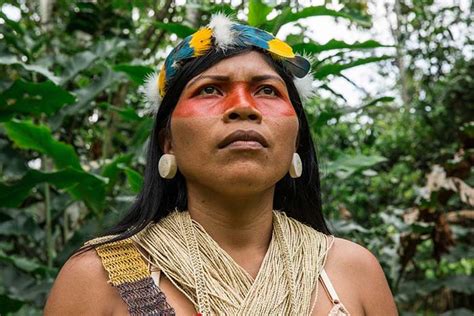 Indígena Del Amazonas Líder Mundial Queens Latino