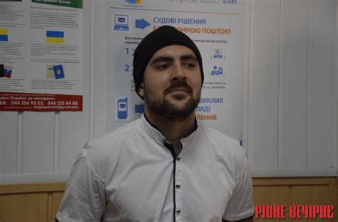 Новини України У Рівному за погрози журналістці заарештували сина