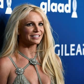 Britney Spears Del Esc Ndalo De Los Desnudos A Un D O Con Elton John
