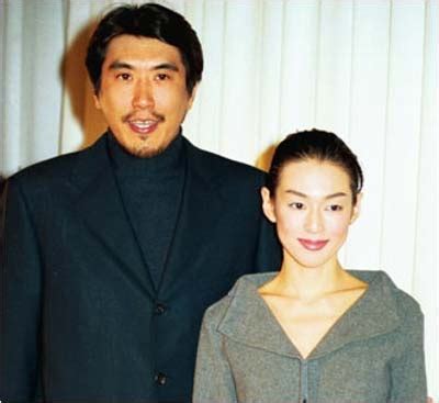 Apr 14, 2020 · 石橋貴明さんと鈴木保奈美さんは知り合った時期が1997年だったためw不倫の噂が浮上していました。 98年の結婚会見時、鈴木には石橋との間に子供を授かっていたのだ。 石橋貴明の前妻・石橋雅代とは？娘・石橋穂乃果など気になる ...