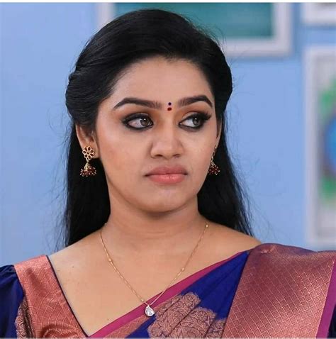 Tamil Serial Actress Gayathri Yuvraj Cute Expressions Village Barber