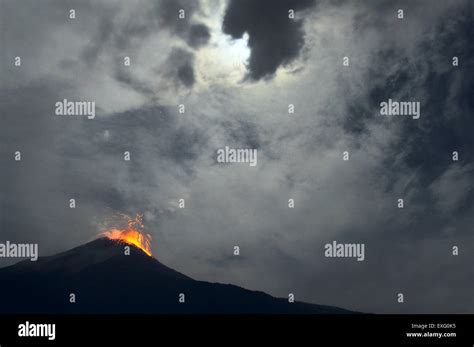 Night Eruption Tungurahua Volcano Ecuador Stock Photo Alamy