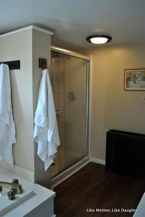 Learn how to update your almond toilet, tub and sink Almond bathroom fixtures: a make-do bathroom makeover ...