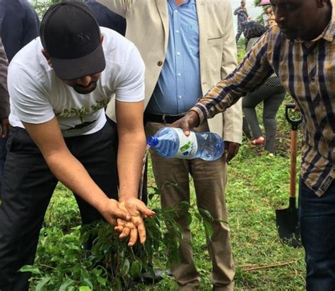 Ethiopia Breaks Tree Planting Record To Tackle Climate Change Bbc News