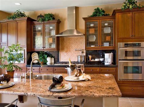 Designer natalie myers uses this technique here in a timeless midcentury design. 13 Modern Ideas for Decorating Above Kitchen Cabinets ...