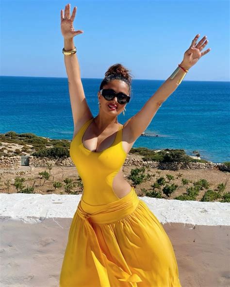 salma hayek s 12 sexiest bikini and swimsuit pics of all time