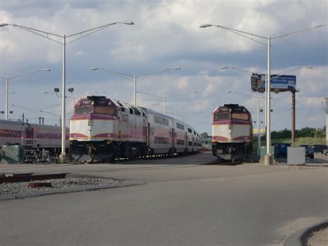 Mbta Mk F40phm 2c 1027 And Emd F40ph 2c 1056 In Pawtucket R Flickr