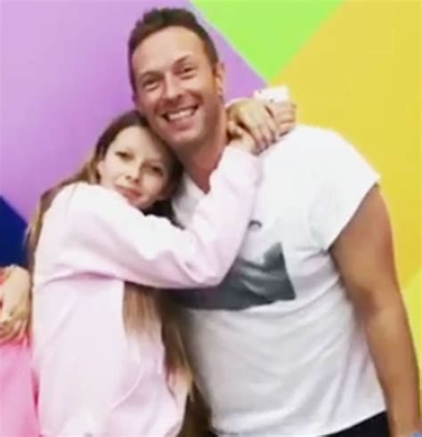 Chris Martin Gives Daughter Apple Guitar Lessons