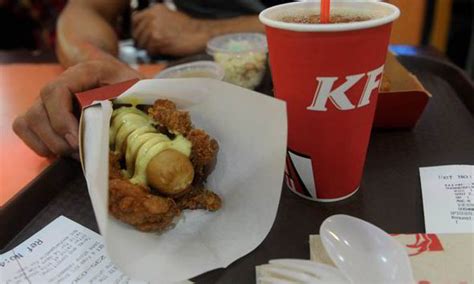 This hot dog thing is only for a limited time in the philippines, so if you're like me and not in the philippines then you might just have to make this at home and live a little while you kill yourself eating this. KFC launch the Double Down Dog - a hot dog which has fried ...