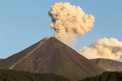 Di indonesia memiliki jumlah total 150 gunung berapi. Panduan Keselamatan Ketika Terjadi Letusan Gunung Berapi ...