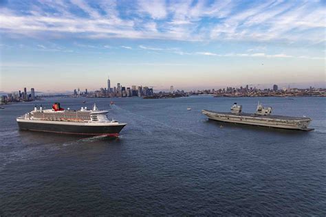 Sınıfı elizabeth sınıfından hızlı, atik ve çevik bir savaş gemisi idi. Queen Mary 2 and HMS Queen Elizabeth meet in New York ...