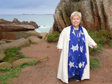 Découvrez sa biographie, ses photos, vidéos et interviews passionnée par son travail, mimie mathy ne compte pas prendre sa retraite et espère poursuivre son. Mimie Mathy, elle raconte la pire angoisse de sa vie ...