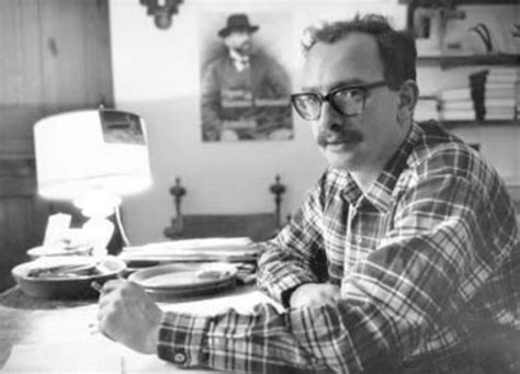 He founded a vast library of documents mainly in the history of international labor and socialist movements. La tragica morte di Giangiacomo Feltrinelli, l'editore ...