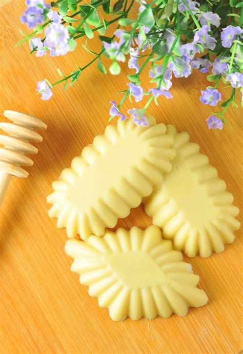 Diy shea butter lotion bar recipe without beeswax. DIY: Beeswax Lotion Bars - Non Greasy! Kiku Corner