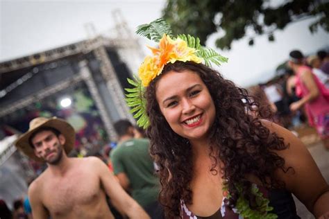 Divinas Tetas traz clima da Tropicália para o Setor Bancário Norte