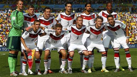 Последние твиты от fussball deutschland (@fussball). WM-Taktikanalyse: Deutschlands Spielweise erinnert an die ...