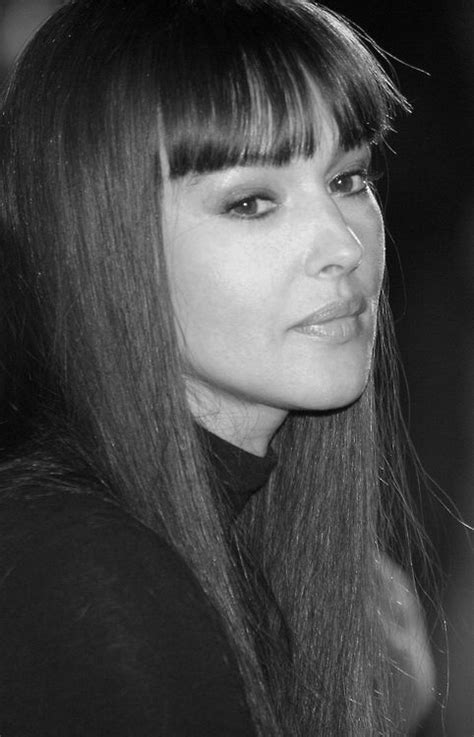 monica bellucci long hair with bangs celebrità bellezza attrice